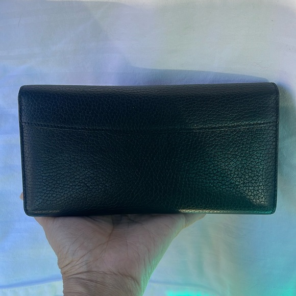 Louis Vuitton Capucines Wallet - Picture 11 of 12